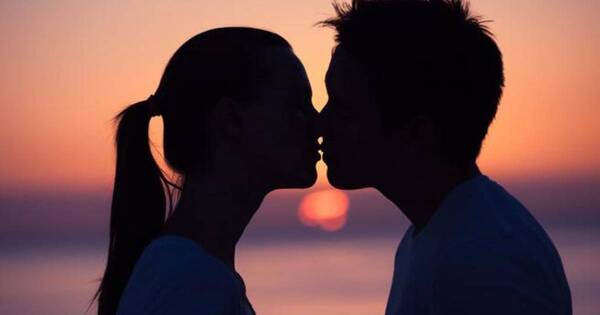 La Nación / ¿Sabías que un beso intenso puede quemar calorías por minuto?