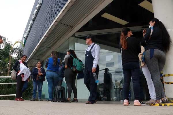Intervienen uno de los mayores bancos de Bolivia y los clientes se toman sedes - MarketData