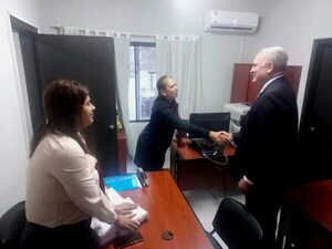 Rolón lleva su apoyo a fiscales anticorrupción - Policiales - ABC Color