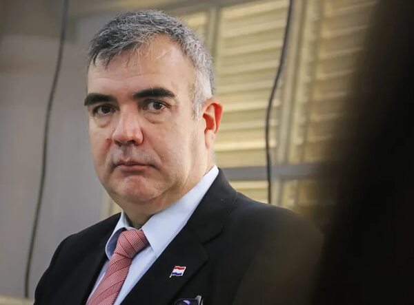 MEC celebra nuevo préstamo para compensar baja inversión del gobierno en educación - Nacionales - ABC Color
