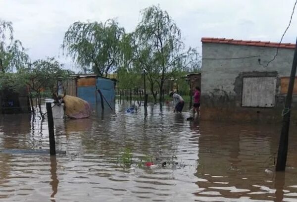 Palangana de “Nenecho”: culpan a Mario Ferreiro, el MUVH y la SEN de inundación de refugio para damnificados - Nacionales - ABC Color