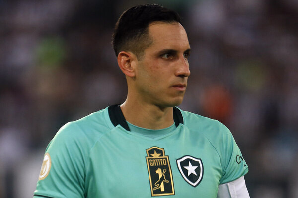 Versus / "Héroe absoluto": El homenaje del Botafogo a Gatito Fernández en el "Día do Goleiro"