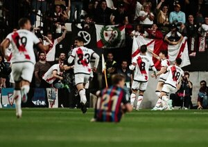 Versus / Rayo Vallecano sorprende y derrota al líder Barcelona