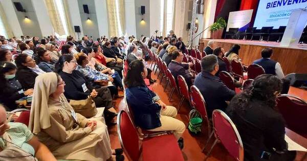 La Nación / Los docentes también son comunicadores, afirman