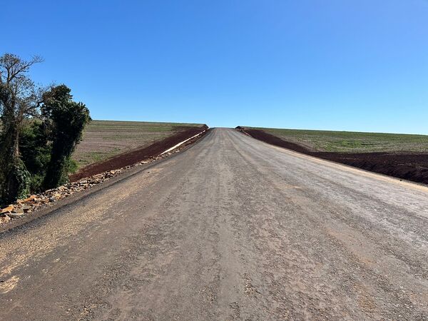 Prosigue la construcción de nuevos tramos asfaltados en distritos de Itapúa - .::Agencia IP::.