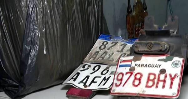 La Nación / Joven con arresto domiciliario poseía notebook y chapas de motos robadas