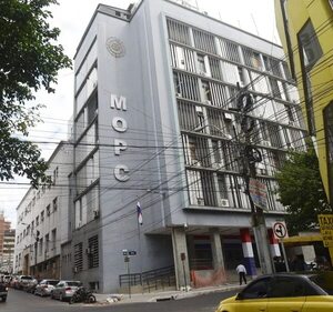 MOPC recibió ofertas para seguro médico vip de sus funcionarios - Economía - ABC Color