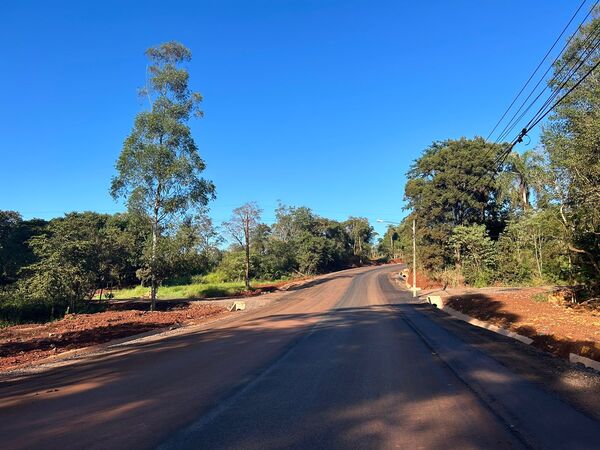Prosigue la construcción de nuevos tramos asfaltados en dos distritos de Itapúa