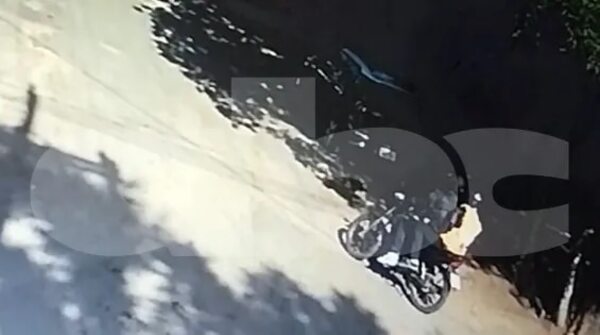 Video: motochorros que asesinaron a un hombre cometieron otro robo antes - Nacionales - ABC Color