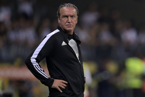 Versus / Cuca no aguantó la presión y ya no es DT del Corinthians
