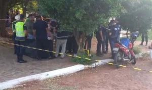 Hombre habría sido asesinado para robarle su celular en una plaza - Noticiero Paraguay