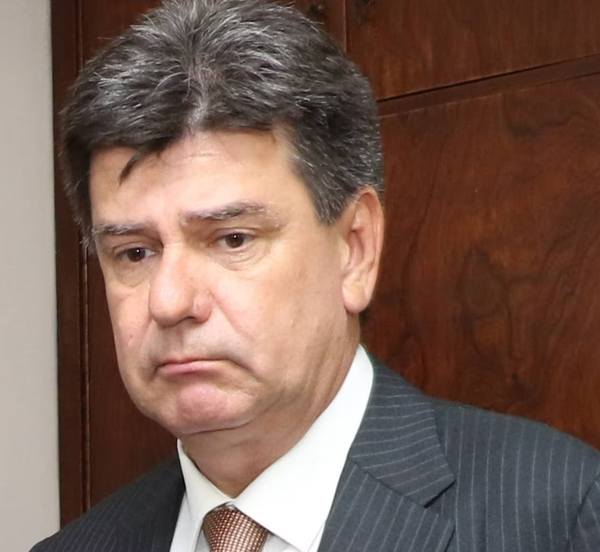 Expediente sobre facturas falsas en el PLRA sigue estancado en la Corte - trece
