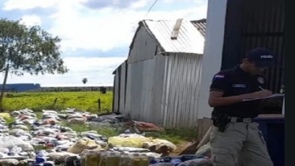 Encuentran más de 700 kits de víveres en predio de un presidente de seccional - Noticias Paraguay