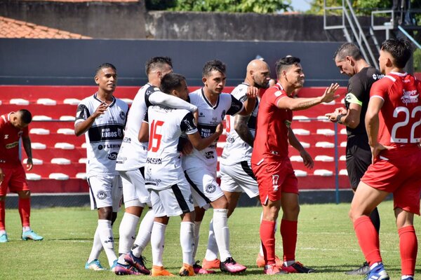 Diario HOY | 24 frustra al Rojo y Rubio sonríe en Itauguá