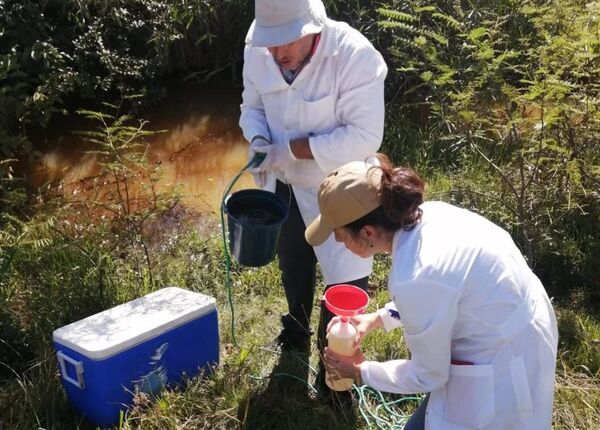 Diario HOY | Monitorean calidad del agua de cinco arroyos que cruzan la ruta PY02