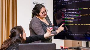 Becas de programación para mujeres en CDE y Asunción