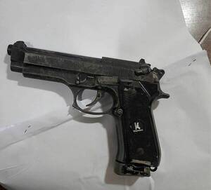 Alumnito llevó a la escuela una pistola de juguete y asustó al rollete