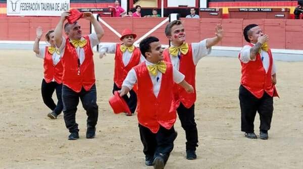 Diario HOY | España prohíbe espectáculos de "enanos toreros"