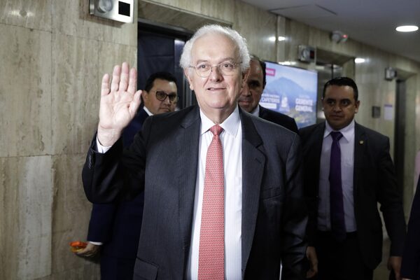 Colombia debe mantener disciplina fiscal, dice ministro saliente de Hacienda - MarketData