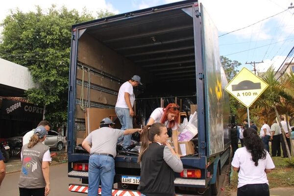 Llegaron máquinas de votación para 228.615 electores habilitados en Cordillera - Política - ABC Color