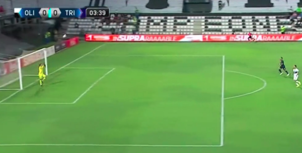 Versus / ¡Qué disparo! Luis de la Cruz casi le hace el gol del año a Olimpia