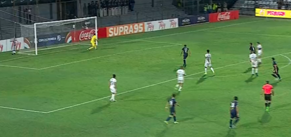 Versus / ¡Una obra de arte! El golazo de Pedro Delvalle que silenció el "Bosque"