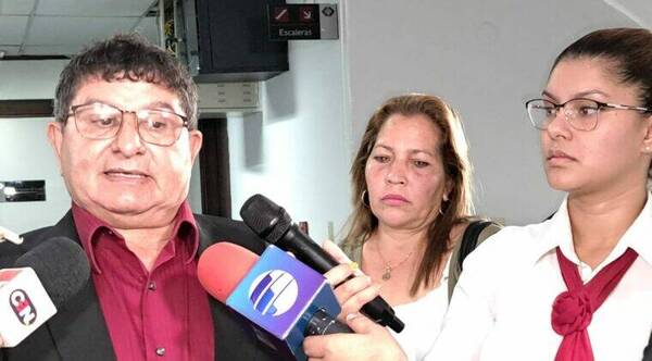 Abuelo de niña desaparecida en Emboscada se reunió con el Fiscal General