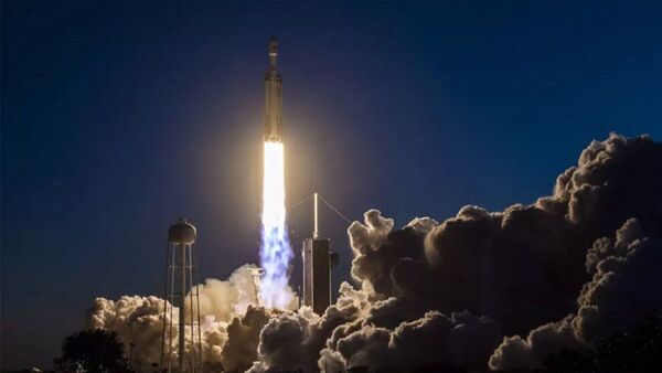 SpaceX suspende de nuevo el lanzamiento de su poderoso cohete Falcon Heavy