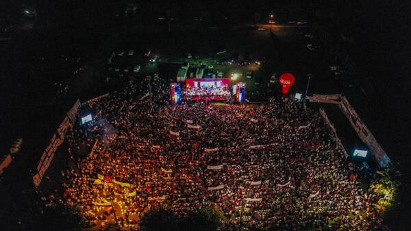 Santiago Peña fue ovacionado en multitudinario cierre de campaña