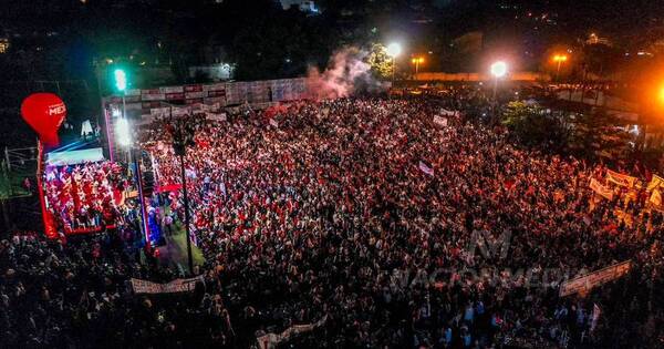 La Nación / Masivo cierre de campaña de la dupla Peña-Alliana