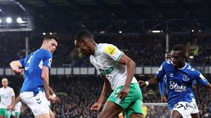 Aleksander Isak, como Thierry Henry