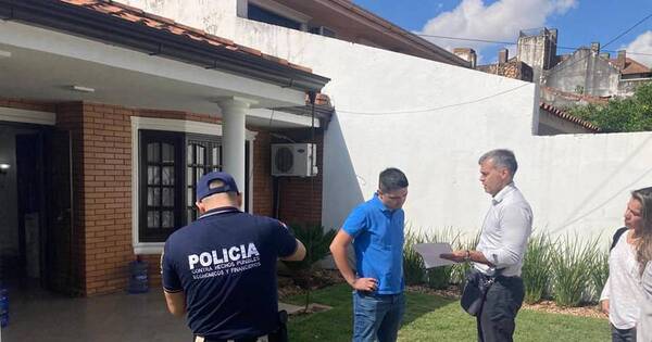 La Nación / Allanan una vivienda por venta irregular de accesorios de aparatos telefónicos