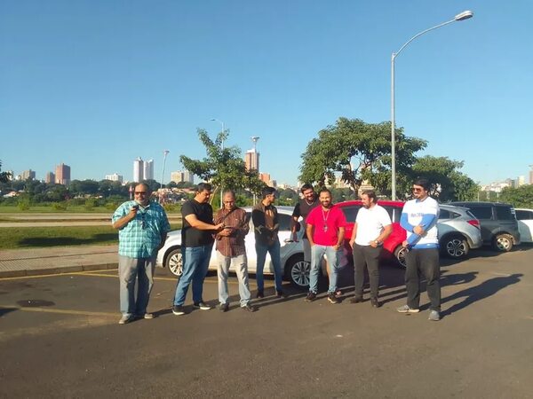 Apagón virtual: conductores exigen mesa de diálogo con plataformas - Nacionales - ABC Color