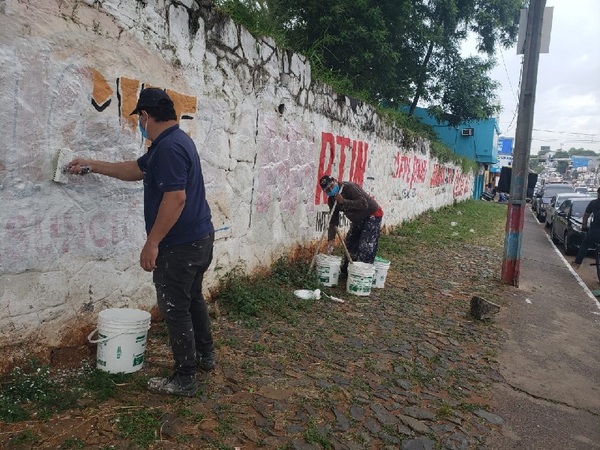 Asunción comenzó a limpiar suciedad electoral - La Tribuna