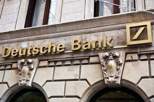 Deutsche Bank pretende adquirir el británico Numis por US$ 506 millones - Revista PLUS