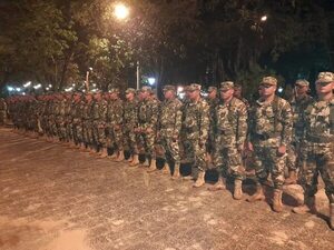 Militares celebran con una retreta el día del arma de Caballería - Interior - ABC Color