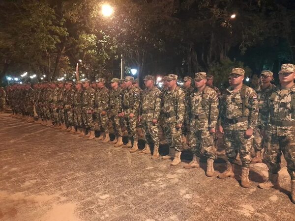 Militares celebran con una retreta el día del arma de Caballería - Interior - ABC Color
