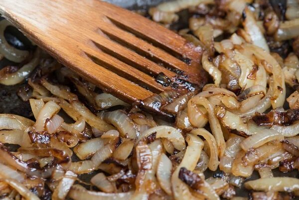 Aprendé a hacer cebollas caramelizadas con un toque de vino - Gastronomía - ABC Color