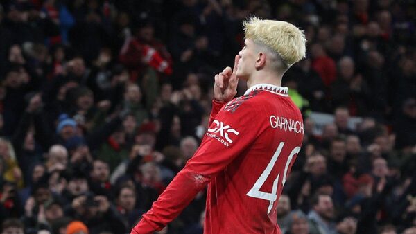 Alejandro Garnacho renueva hasta 2028 con Manchester United