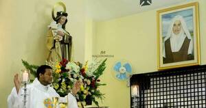 La Nación / Solemnidad de Chiquitunga: devotos con testimonios de fe y peticiones participan de la festividad