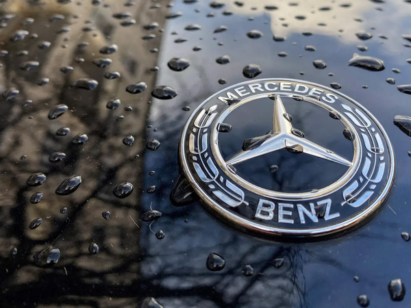 En el primer trimestre del año Mercedes-Benz sube su beneficio neto un 12% más - Revista PLUS