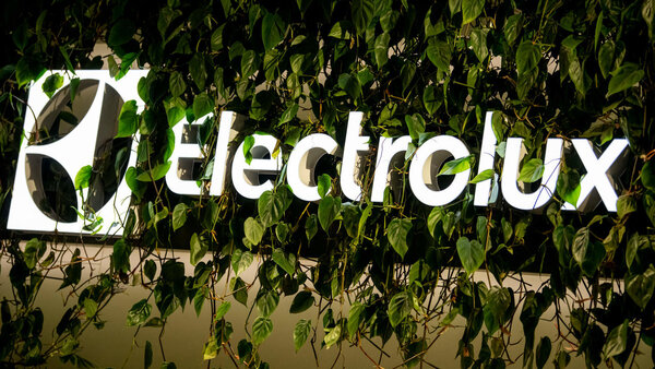 Electrolux pierde 52 millones de euros hasta marzo frente a ganancia de 2022 - Revista PLUS