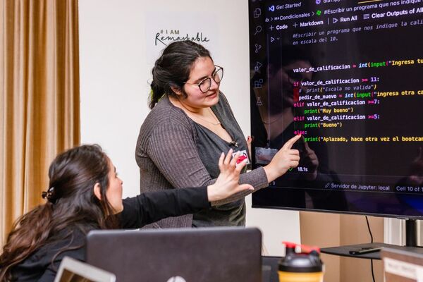 Mujeres podrán aprender programación gratis en CDE