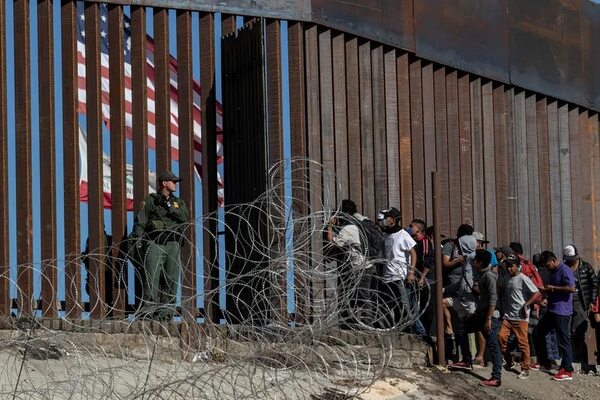 Unos 25.000 migrantes están en centros de detención en Estados Unidos - Mundo - ABC Color