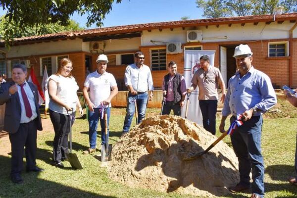 REALIZAN PALADA INICIAL DE AMPLIACIÓN EN EL CENTRO DE SALUD DE SAN COSME Y DAMIÁN