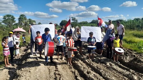 Fuerte Olimpo: reparan camino tras manifestación de comunidad Ishir - Noticias del Chaco - ABC Color