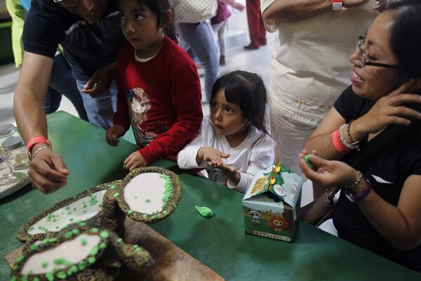 Empresarios esperan 1.583 millones de dólares por Día del Niño en México - MarketData