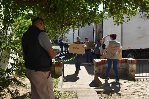 Máquinas de votación y útiles electorales llegaron a Ayolas - Política - ABC Color