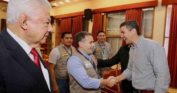 La Nación / Santiago Peña se reúne con observadores electorales internacionales