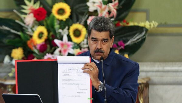 Maduro firma una ley para quitar bienes a corruptos y narcotraficantes